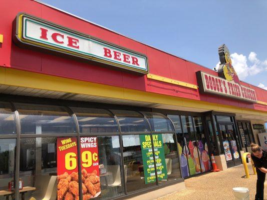 The gas station front