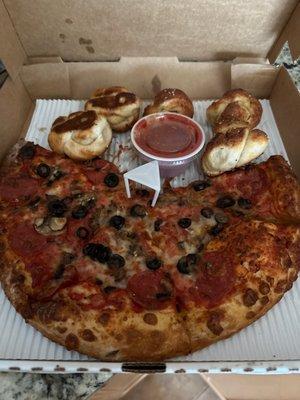 Pizza and garlic knots