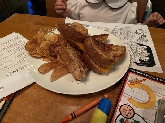 Kid's grilled cheese with chips