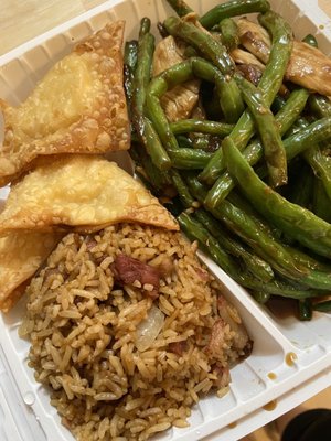 String beans dinner with crab Rangoon and pork fried rice, great portion size, affordable at $11. Tastes great!