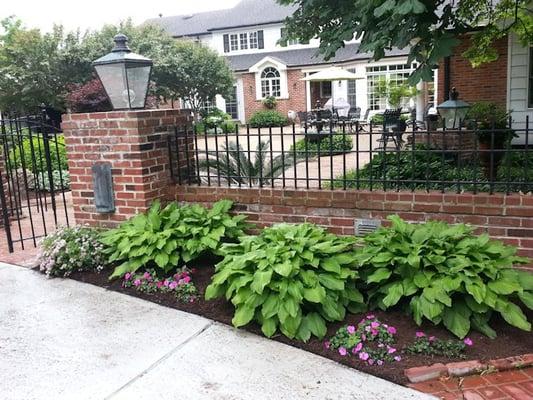 Landscaping that looks like a Tarrillionare's . :)