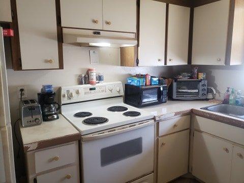 Kitchen after cleaning & organizing