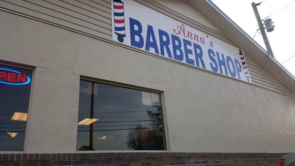 A great barber shop that cuts the hair with experience and pride, also friendly and courteous service.