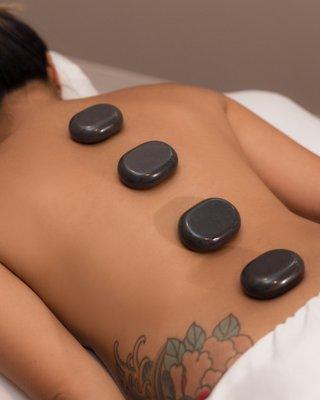 Heated stones provide relief when used with essential oils to calm or invigorate the senses, and soothe muscle tension.