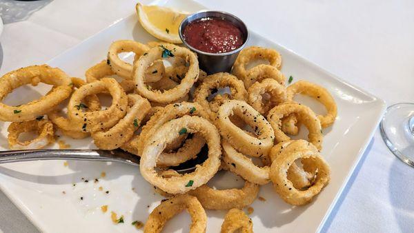 There are 2 versions of calamari available; I choose the one without the veggies. Lightly coated and quickly fried, the calamari was delish.