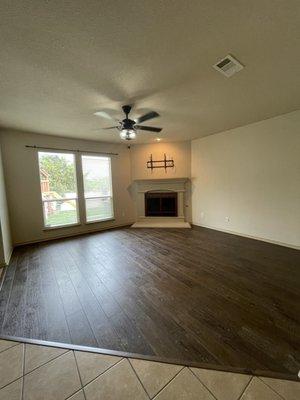 Polished ceiling fan to achieve a great glossy fan.