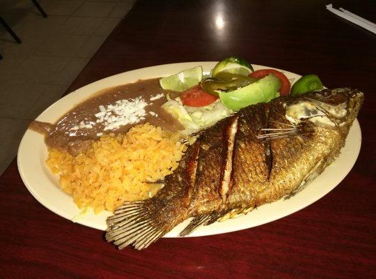 Fried fish, rice, beans, salad. Killer..!!!