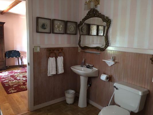 Heather room bathroom