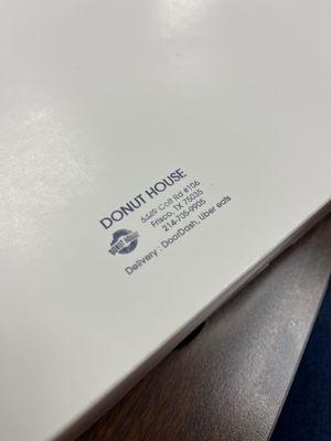 Logo on their boxes! DoorDash & Uber eats!