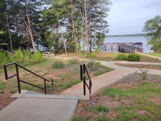 picnic table and access to fishes