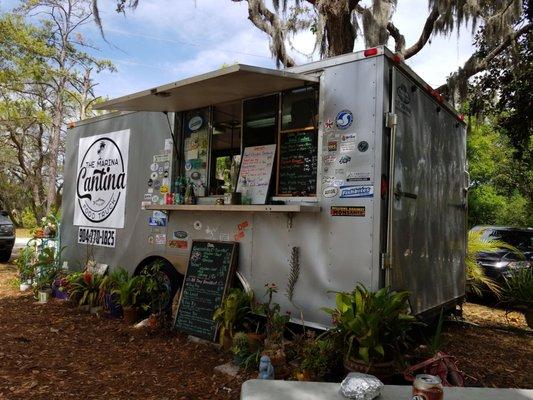 Highly recommend stopping at this great food truck!