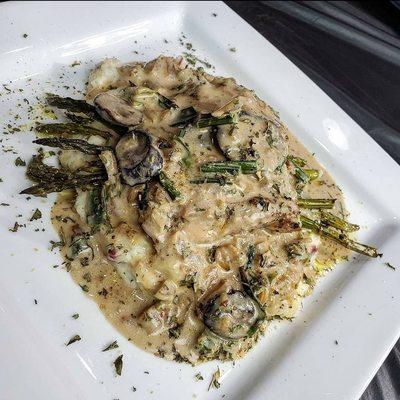 Chicken marsala with mushrooms and asparagus