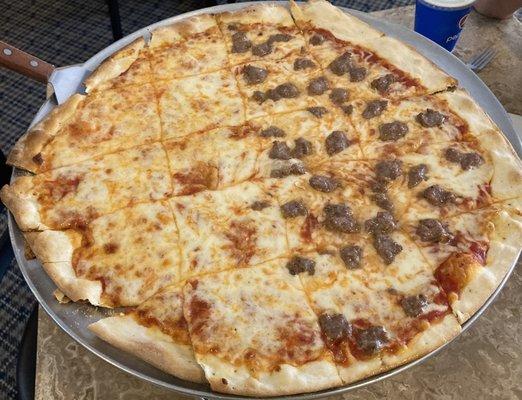 16" 1/2 Cheese, 1/2 Hamburger Pizza