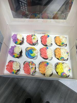 Selected cupcake decorations for themed party 2023