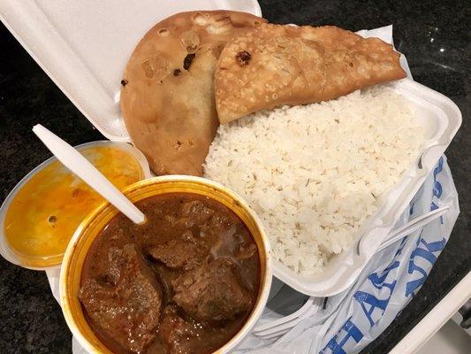 Stewed beed with white rice and empanadas