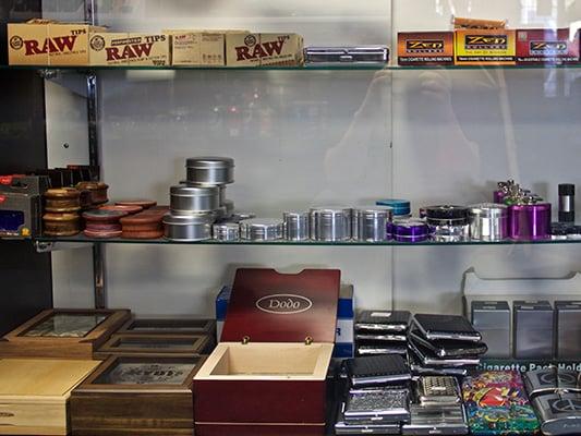 Grinders, Pollen Boxes, Rolling Machines... we have everything you need here at Wonderland Royal Palm.