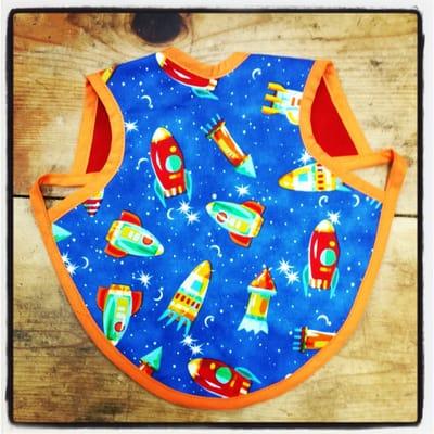 This design of bib is fabulous! Curious Kiddie makes it in many great prints to make eating an even more fun experience.