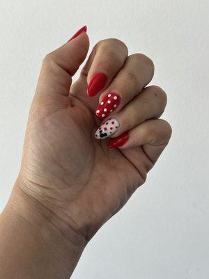 Minnie Mouse nails