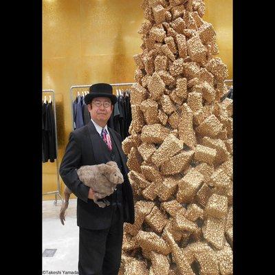 Comme Des Garçons in Chelsea area of Manhattan, NY. Dr. Takeshi Yamada and Seara (Coney Island sea rabbit). 2015.10.16.