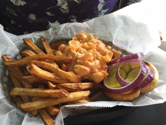 Mac n cheese burger