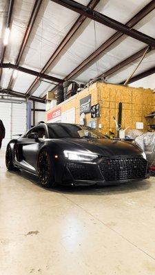 Audi R8 in for lowering springs