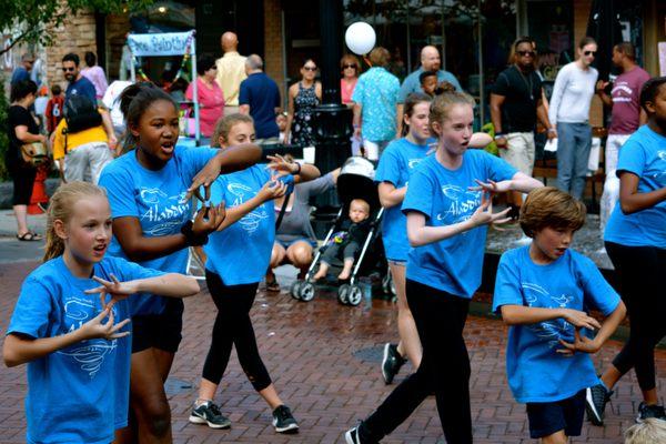 Ovation's Summer Camp cast of Aladdin performing at Oak Park's annual Oaktoberfest 2017!