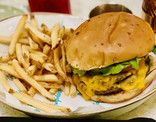 Hamburger & Fries