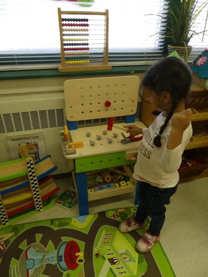 Les Tournesols/Sunflowers Bilingual Montessori Centre (TMBC)